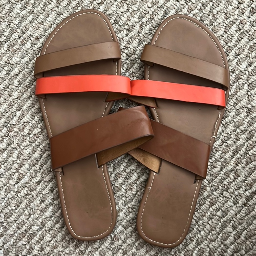 City classified flat sandals. Size 8/9